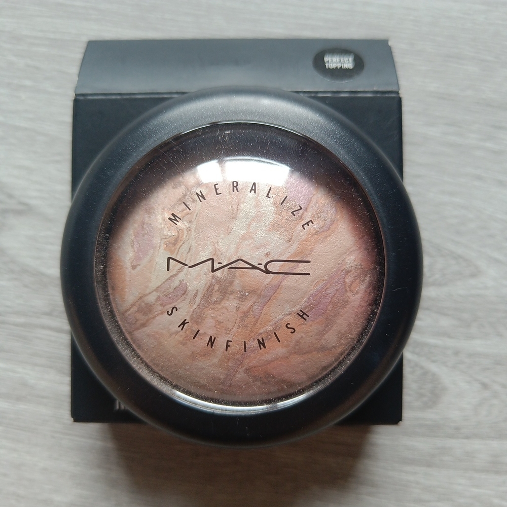 MAC Mineralize Skinfinish Highlighter - Perfect Topping 22